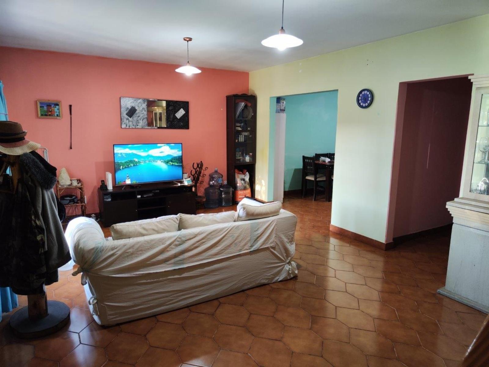 VENTA DE CHALET DE 6 AMBIENTES EN MONTE GRANDE - LOTE DE 600 M² - COCHERA PASANTE - GALERÍA — foto 5