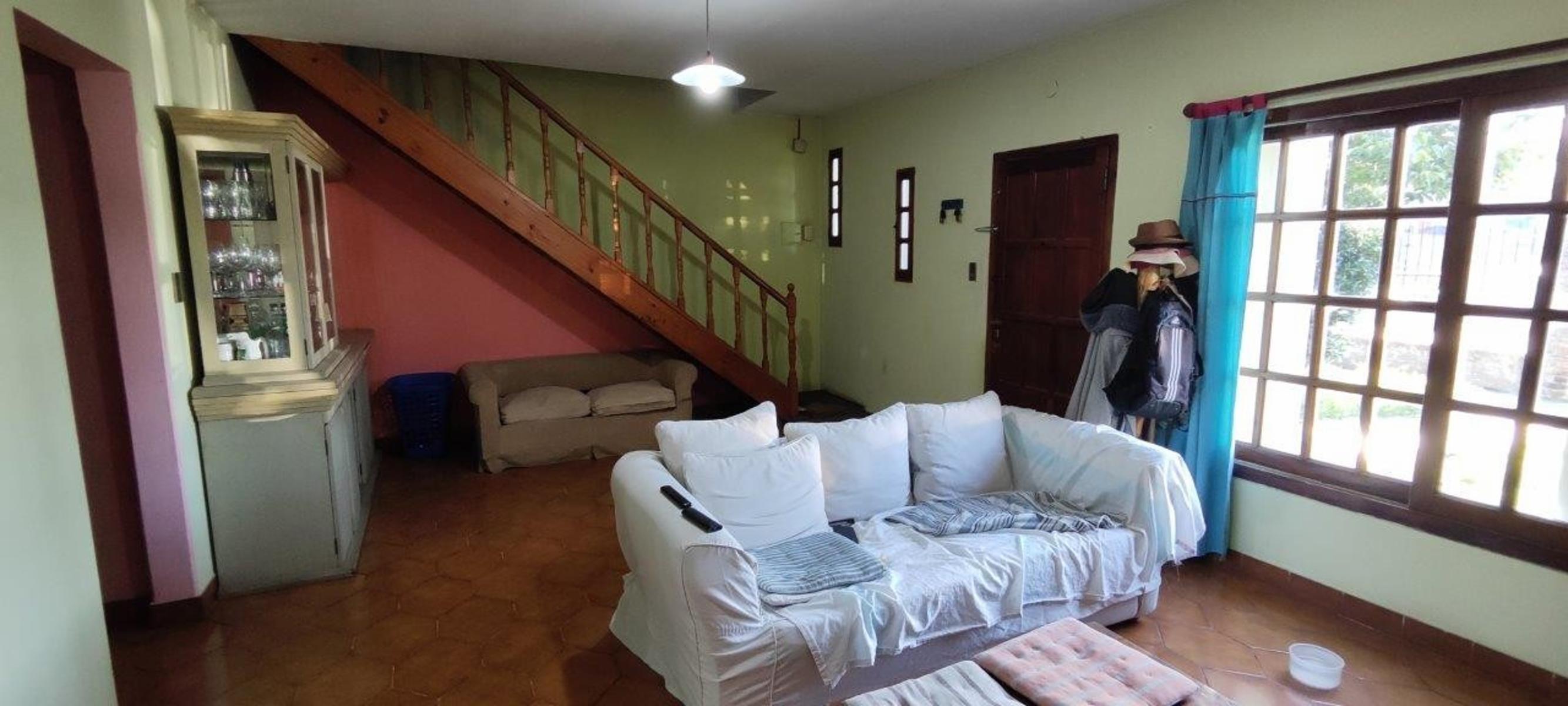 VENTA DE CHALET DE 6 AMBIENTES EN MONTE GRANDE - LOTE DE 600 M² - COCHERA PASANTE - GALERÍA — foto 6