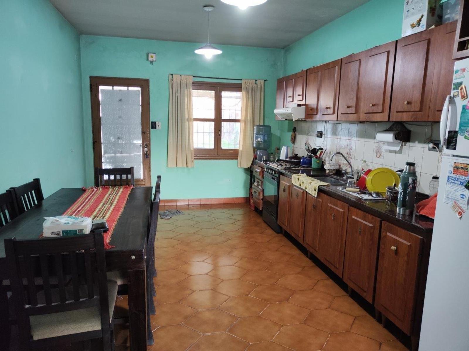 VENTA DE CHALET DE 6 AMBIENTES EN MONTE GRANDE - LOTE DE 600 M² - COCHERA PASANTE - GALERÍA — foto 12