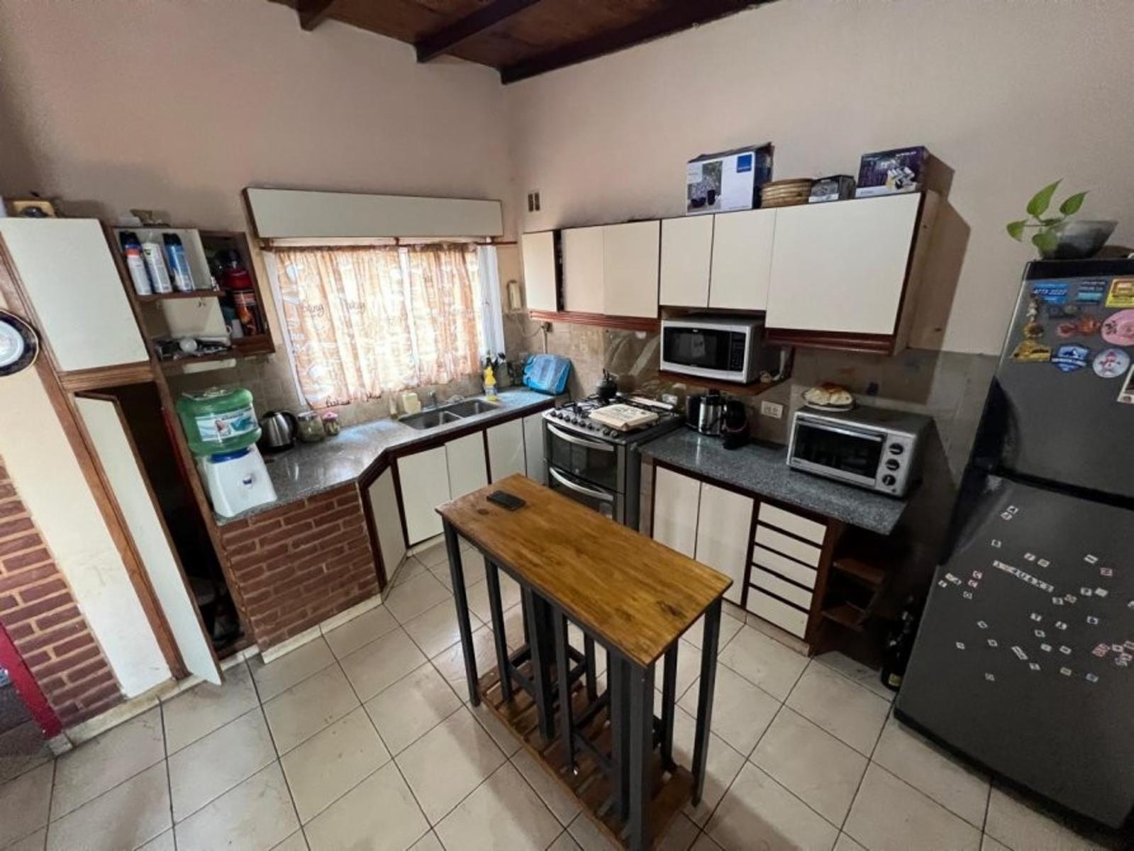 VENTA DE CHALET 3 AMBIENTES EN MONTE GRANDE - COCHERA - PARRILLA - PILETA - LOTE 300 M² — foto 6