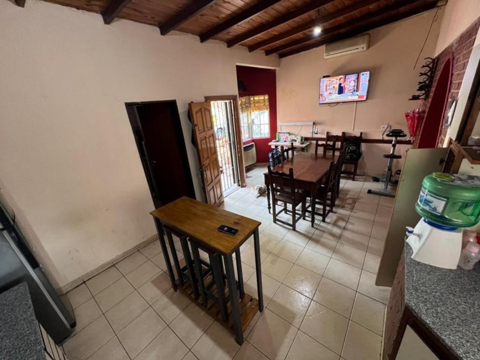 VENTA DE CHALET 3 AMBIENTES EN MONTE GRANDE - COCHERA - PARRILLA - PILETA - LOTE 300 M² — foto 7