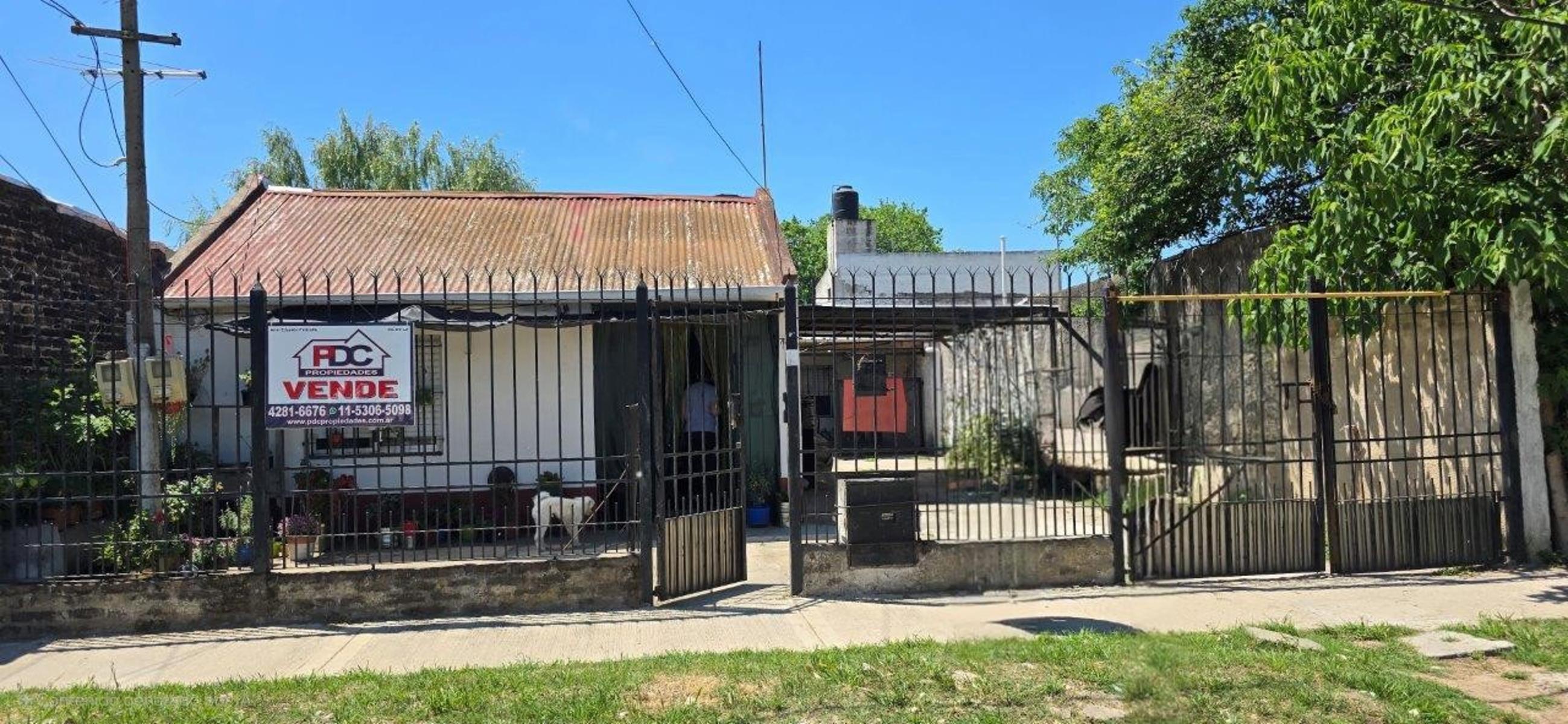 INMUEBLE COMPUESTO POR 2 CASAS - IDEAL RENTA
