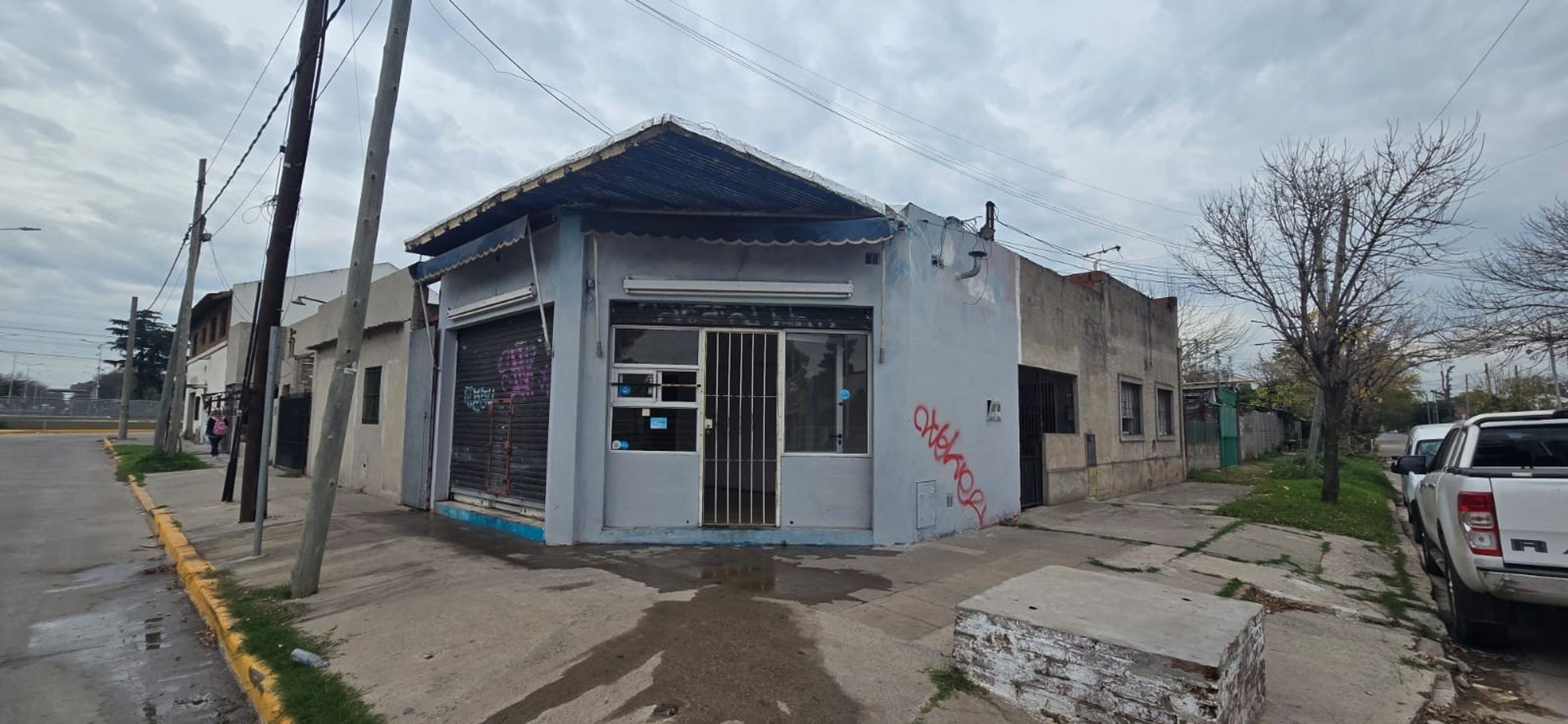 ALQUILER DE LOCAL EN ESQUINA ANTONIO CERVETTI Y NORBERTO LOPEZ -LIMITEENTRE EL JAGÜEL Y MONTE GRANDE - 6