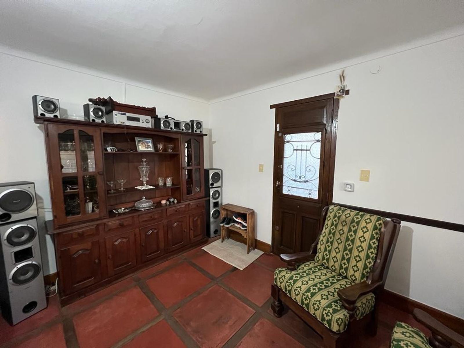VENTA DE HERMOSO CHALET COLONIAL 4 AMBIENTES CON PARQUE,PISCINA,YCOCHERA. TIPO CASA QUINTA. MONTE GRANDE. — foto 11