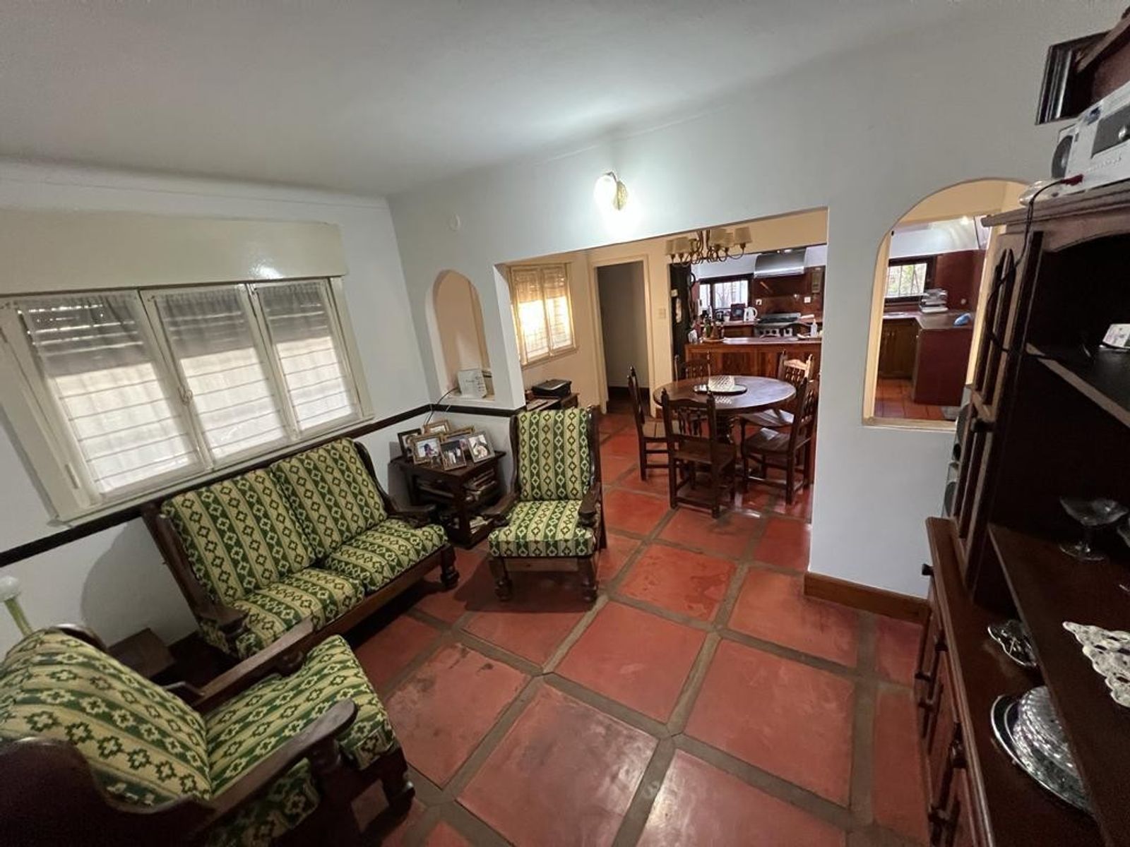 VENTA DE HERMOSO CHALET COLONIAL 4 AMBIENTES CON PARQUE,PISCINA,YCOCHERA. TIPO CASA QUINTA. MONTE GRANDE. — foto 12
