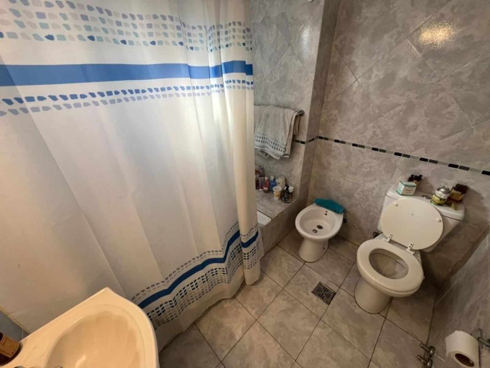 VENTA DE DEPARTAMENTO 2 AMBIENTES CON COCHERA - APTO ACRÉDITO-MONTEGRANDE CENTRO — foto 7