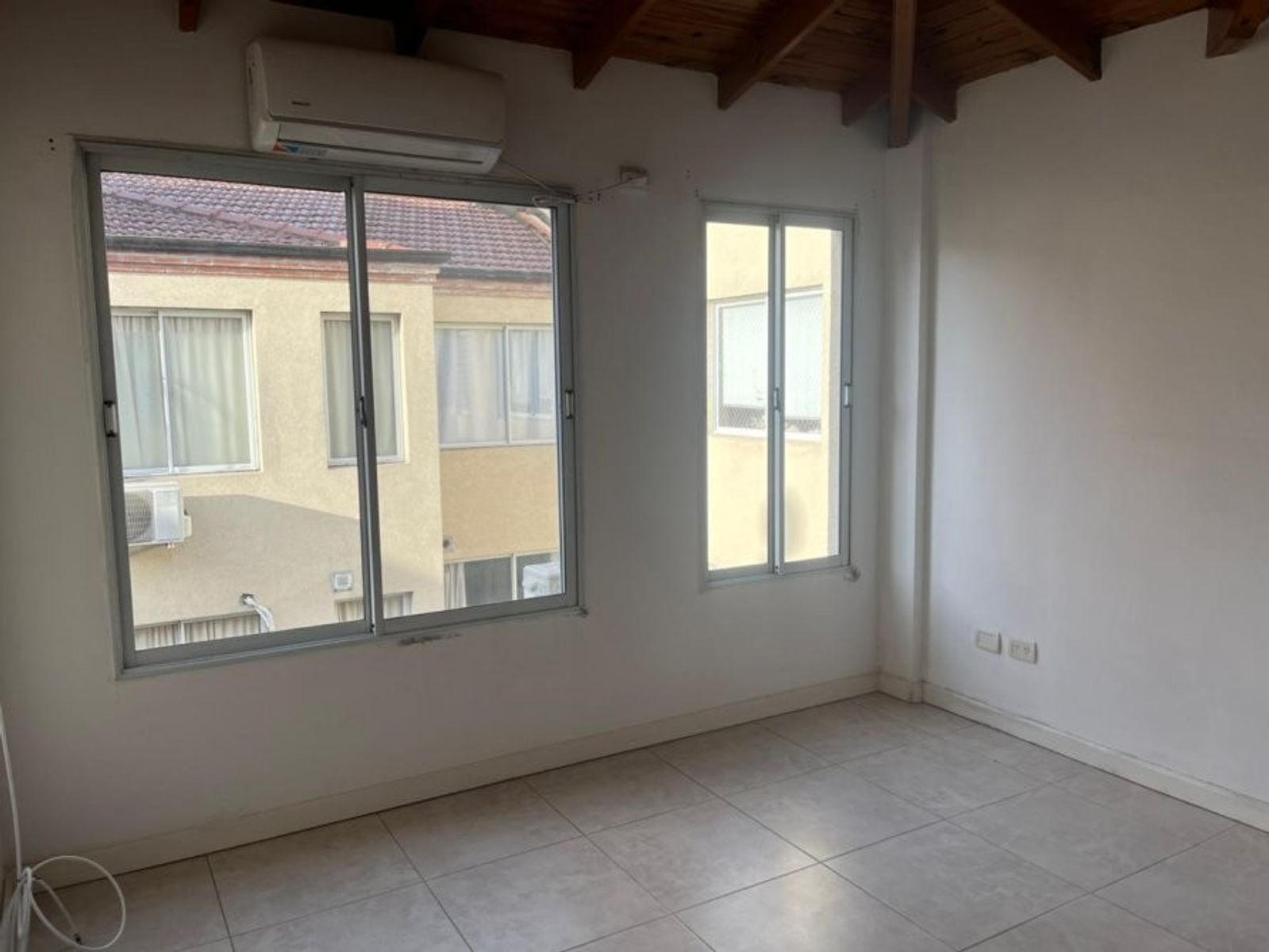 VENTA DE DEPARTAMENTO 2 AMBIENTES EN PLENO CENTRO DE MONTE GRANDE -APTO A CRÉDITO — foto 6