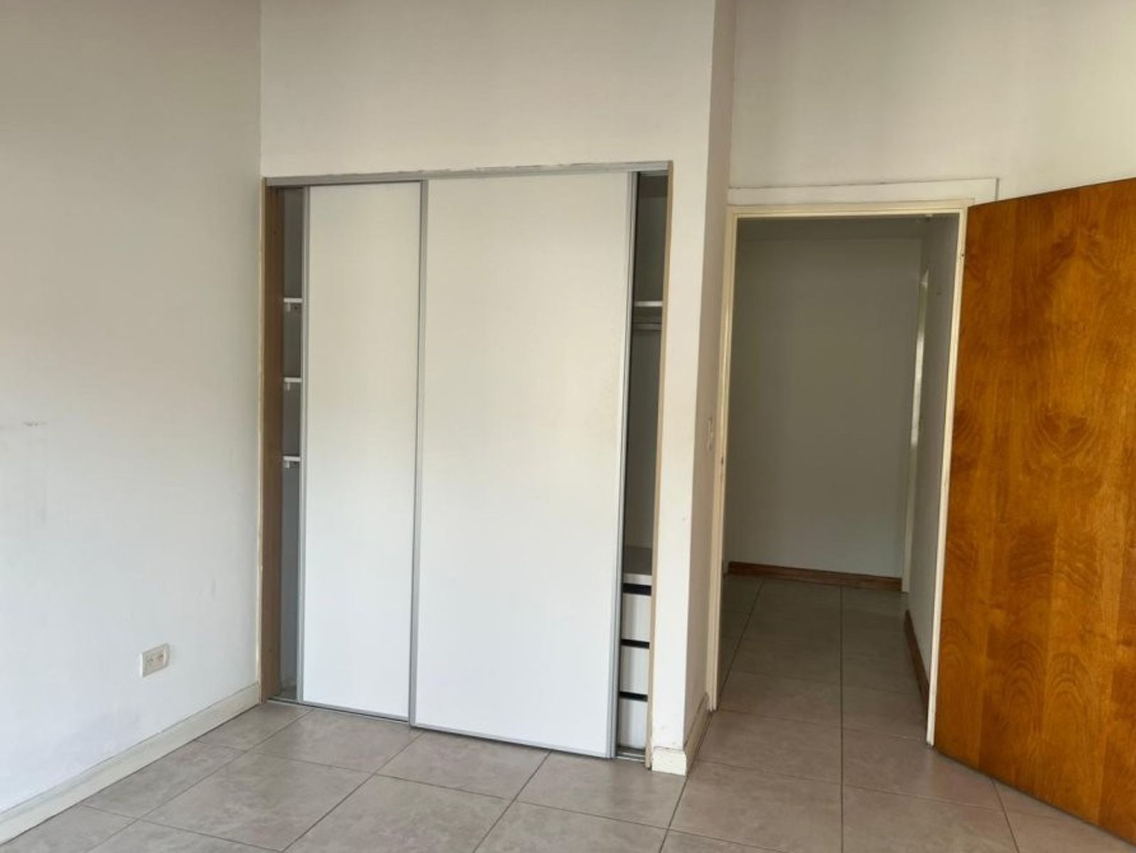 VENTA DE DEPARTAMENTO 2 AMBIENTES EN PLENO CENTRO DE MONTE GRANDE -APTO A CRÉDITO — foto 7