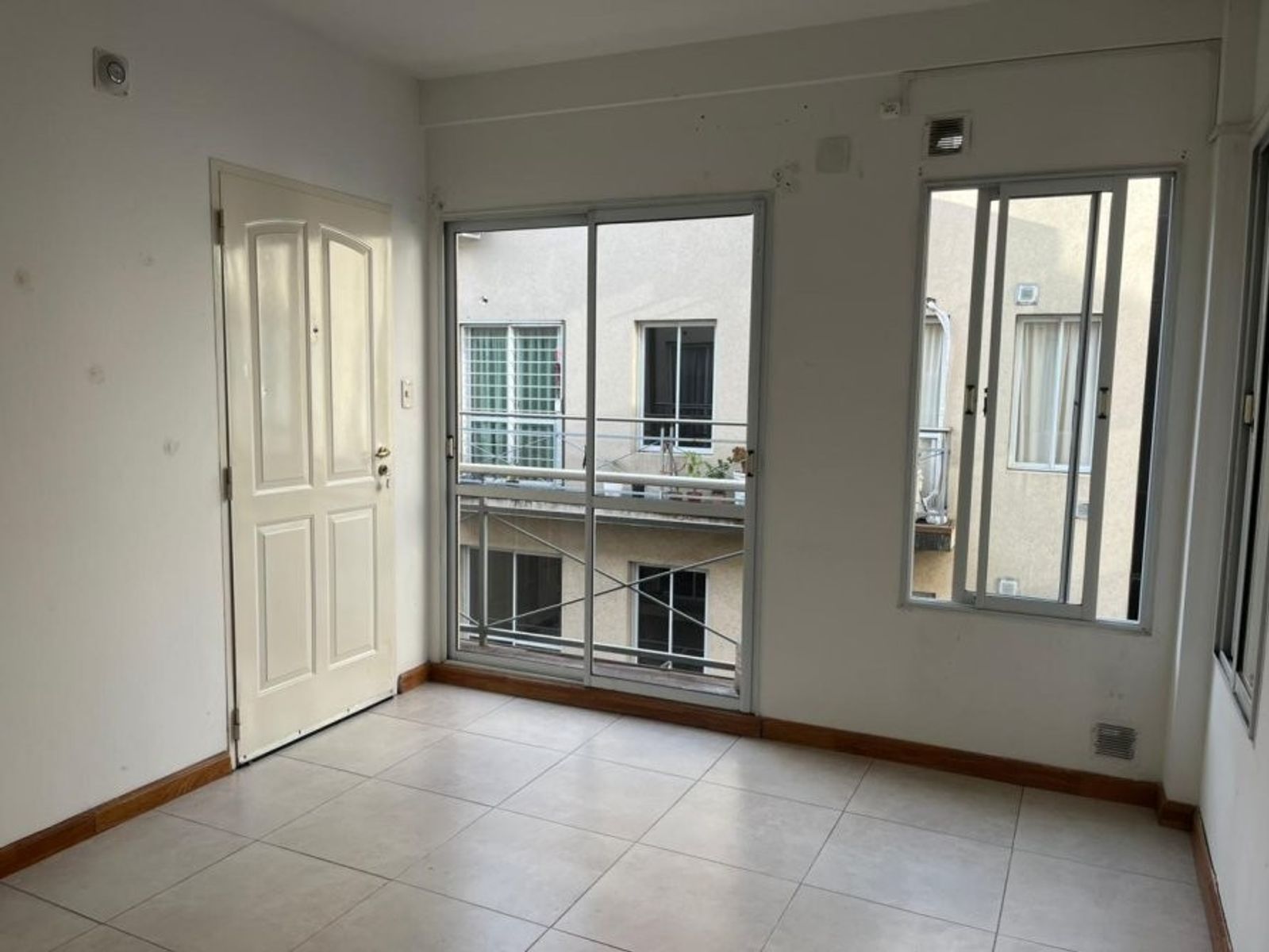 VENTA DE DEPARTAMENTO 2 AMBIENTES EN PLENO CENTRO DE MONTE GRANDE -APTO A CRÉDITO — foto 9