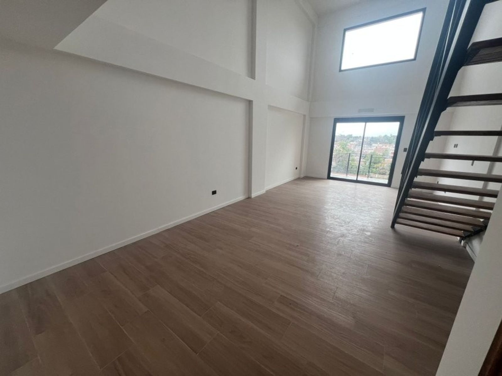 VENTA DE MUY AMPLIO DEPARTAMENTO 2 AMBIENTES CON COCHERA - MONTE GRANDE — foto 2
