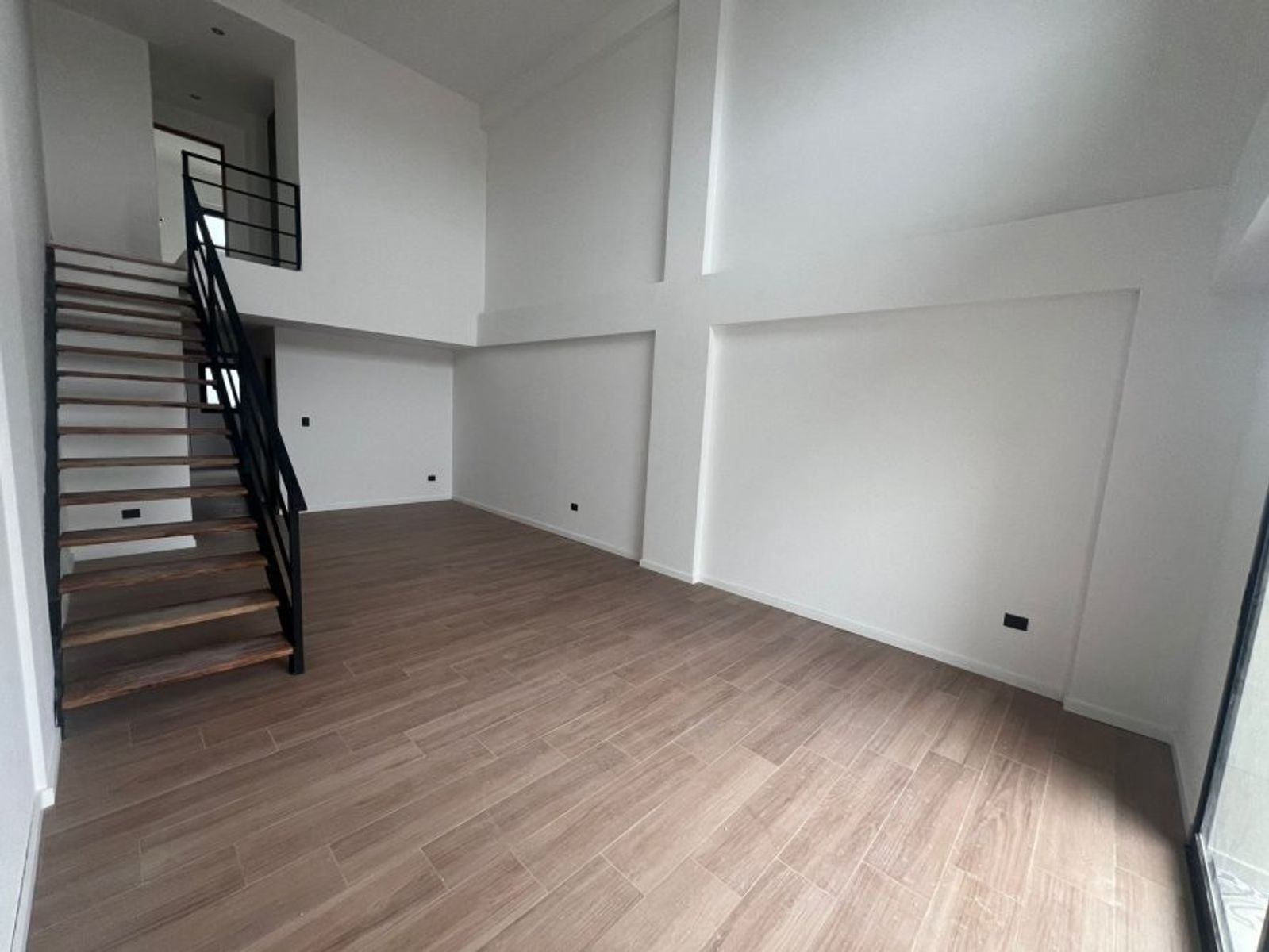 VENTA DE MUY AMPLIO DEPARTAMENTO 2 AMBIENTES CON COCHERA - MONTE GRANDE — foto 3