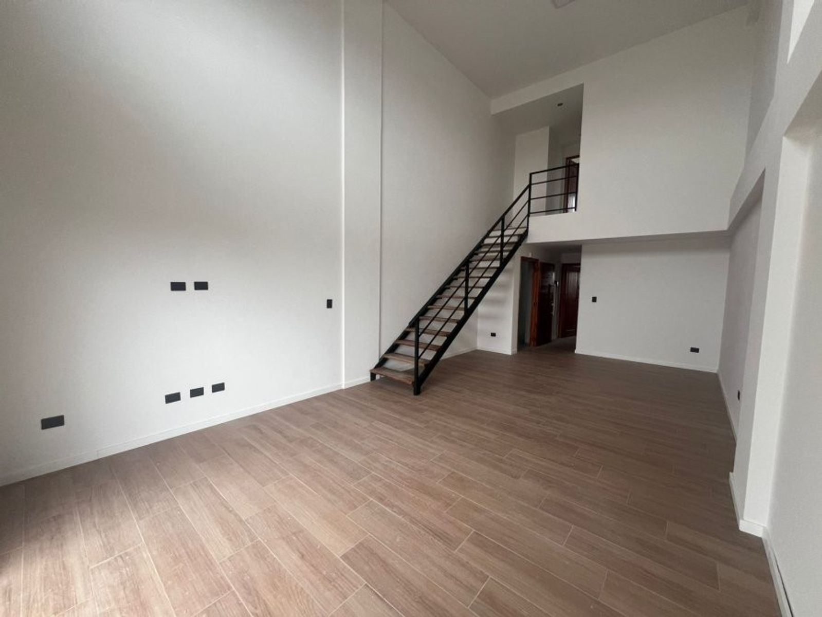 VENTA DE MUY AMPLIO DEPARTAMENTO 2 AMBIENTES CON COCHERA - MONTE GRANDE — foto 4