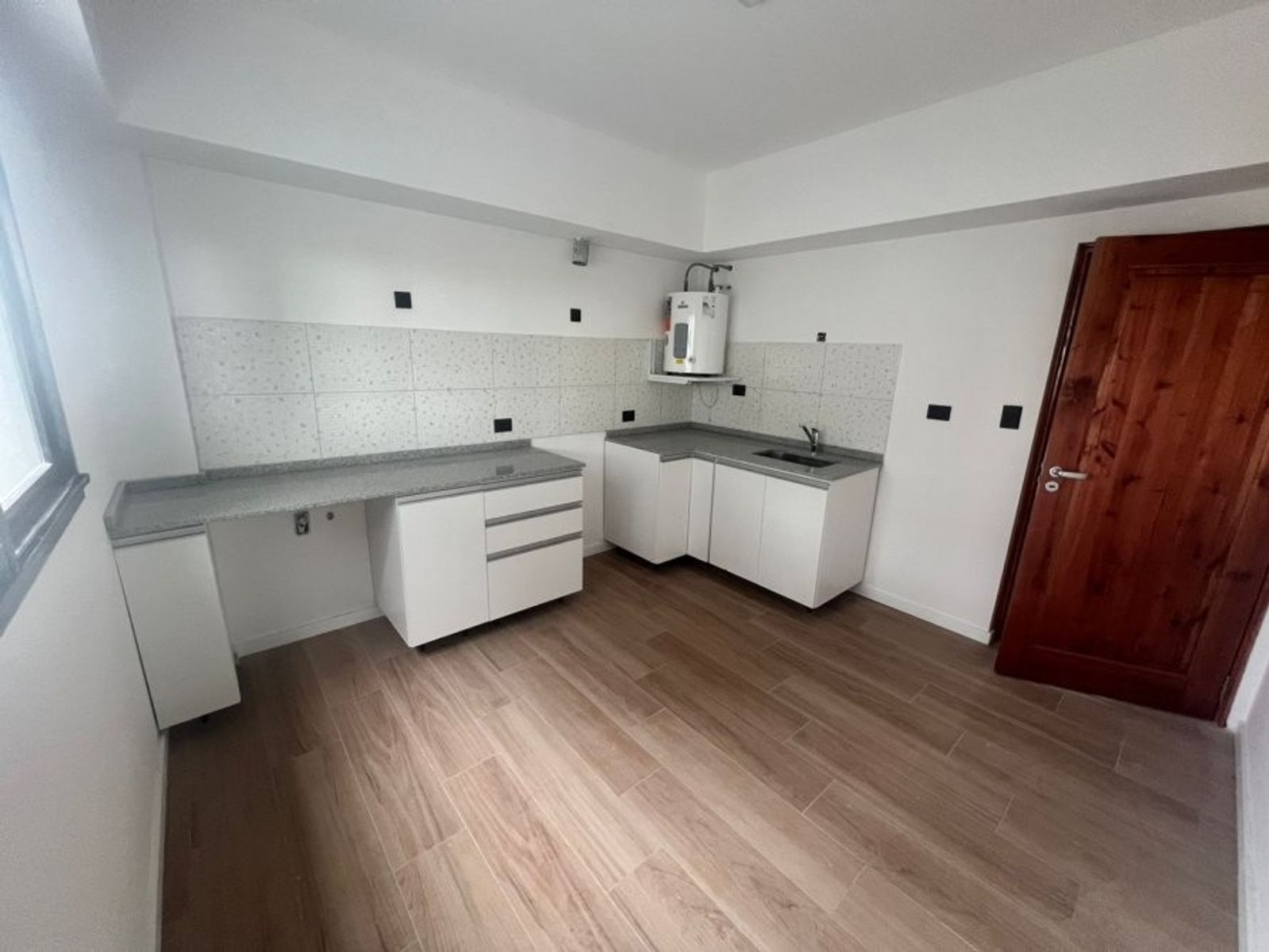 VENTA DE MUY AMPLIO DEPARTAMENTO 2 AMBIENTES CON COCHERA - MONTE GRANDE — foto 8