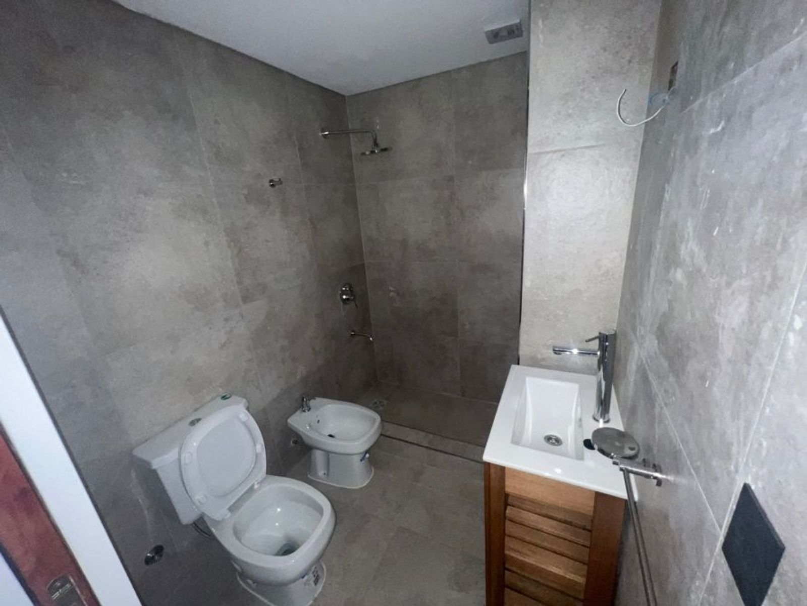 VENTA DE MUY AMPLIO DEPARTAMENTO 2 AMBIENTES CON COCHERA - MONTE GRANDE — foto 9