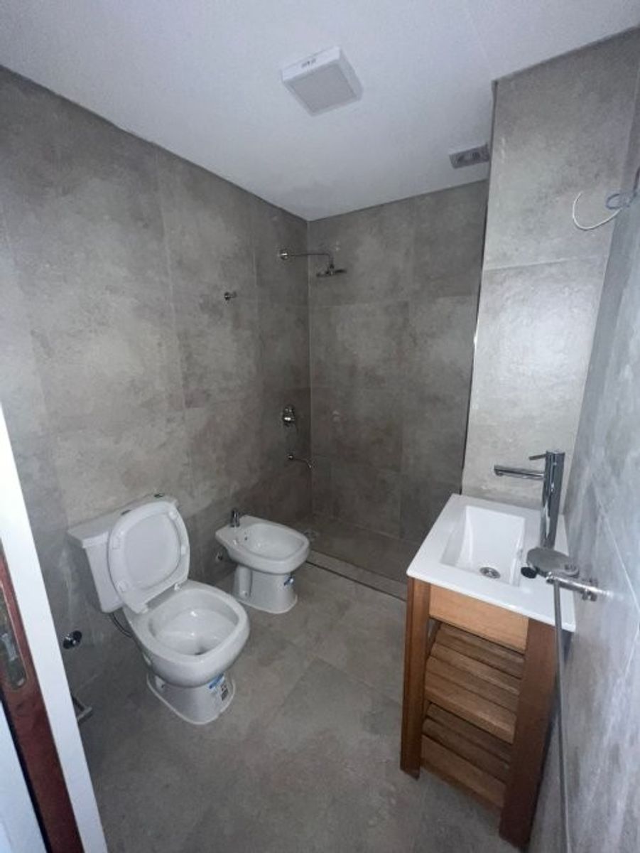 VENTA DE MUY AMPLIO DEPARTAMENTO 2 AMBIENTES CON COCHERA - MONTE GRANDE — foto 10