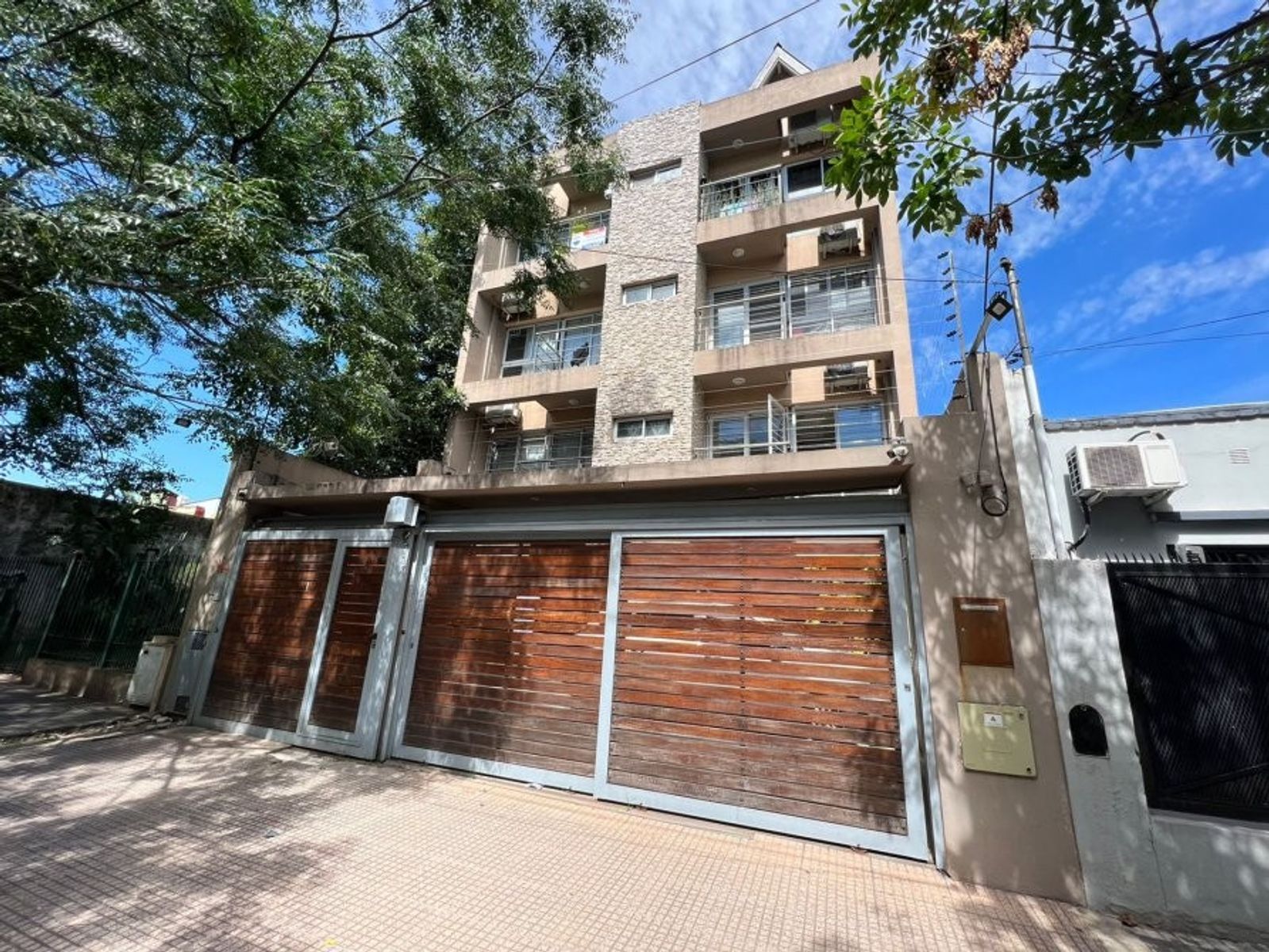 VENTA DE DEPARTAMENTO 2 AMBIENTES EN MONTE GRANDE CENTRO - APTO ACRÉDITO HIPOTECARIO