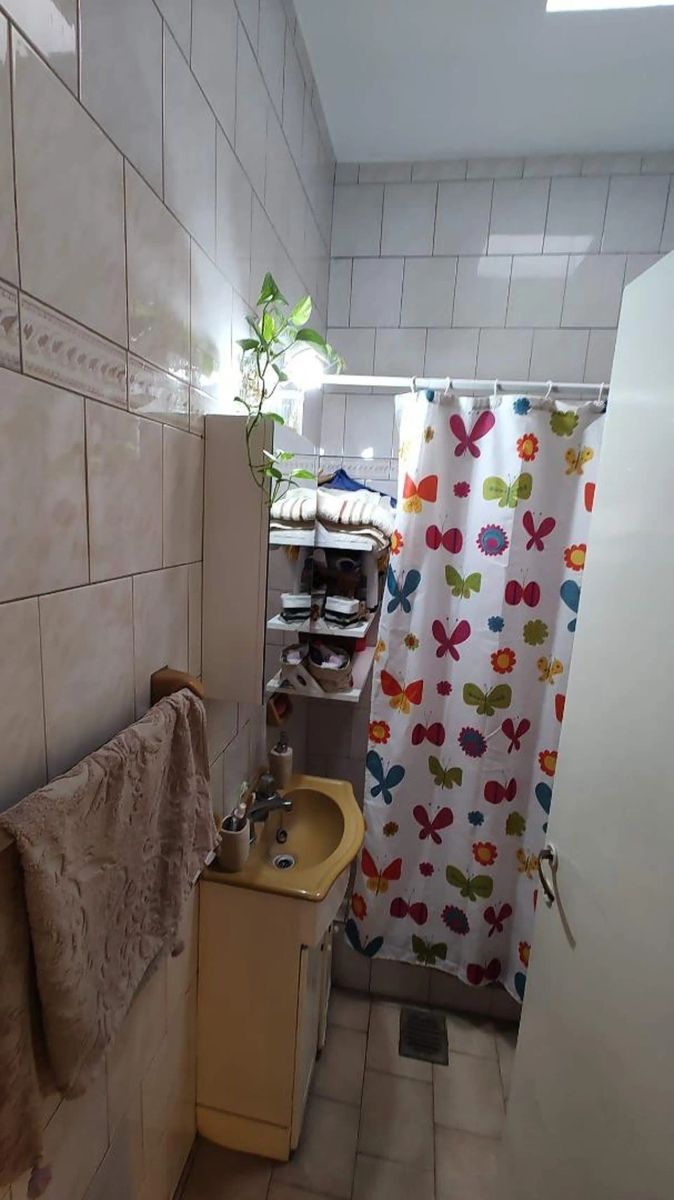 VENTA DE CASA 3 AMBIENTES SOBRE LOTE DE 350 M² - A METROS DE CAMINODECINTURA - LUIS GUILLÓN — foto 2