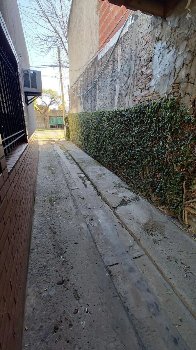 VENTA DE CASA 3 AMBIENTES SOBRE LOTE DE 350 M² - A METROS DE CAMINODECINTURA - LUIS GUILLÓN — foto 7