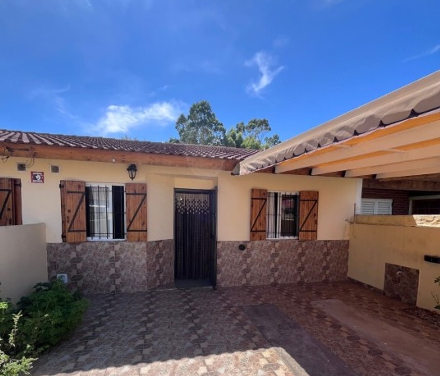 VENTA DE CHALET 3 AMBIENTES CON COCHERA EN MAR DEL TUYU - 6 CUADRAS DEL MAR - 4 DE LA PEATONAL — foto 4
