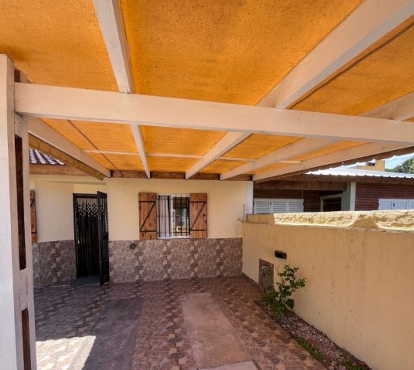 VENTA DE CHALET 3 AMBIENTES CON COCHERA EN MAR DEL TUYU - 6 CUADRAS DEL MAR - 4 DE LA PEATONAL — foto 5
