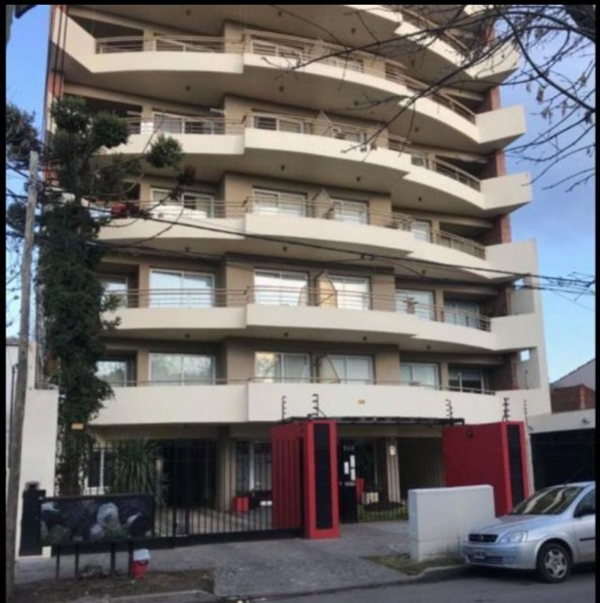 VENTA DE DEPARTAMENTO 2 AMBIENTES EN PLENO CENTRO DE MONTE GRANDE - APTO A CREDITO HIPOTECARIO - 1