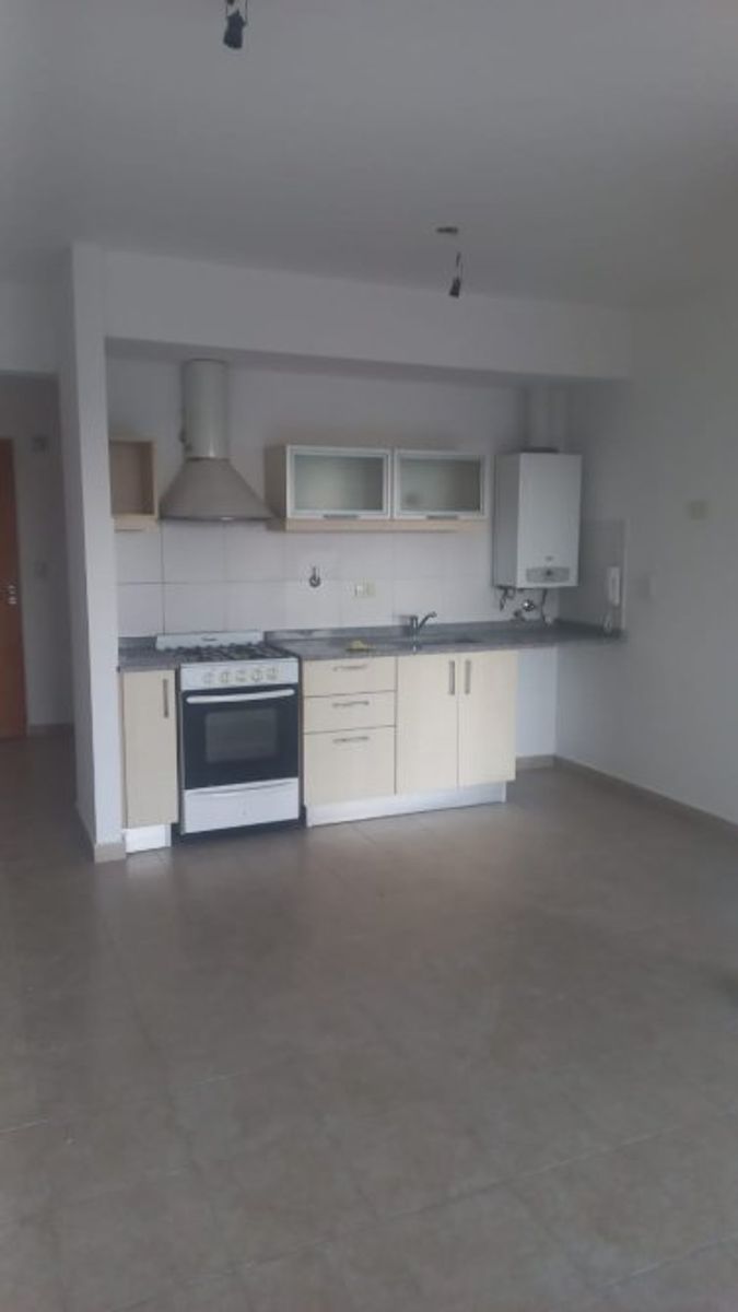 VENTA DE DEPARTAMENTO 2 AMBIENTES EN PLENO CENTRO DE MONTE GRANDE - APTO A CREDITO HIPOTECARIO - 2