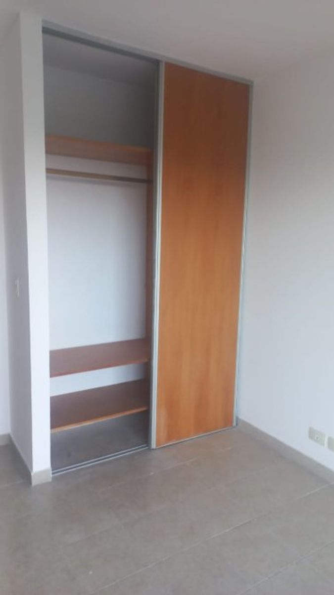 VENTA DE DEPARTAMENTO 2 AMBIENTES EN PLENO CENTRO DE MONTE GRANDE - APTO A CREDITO HIPOTECARIO - 4