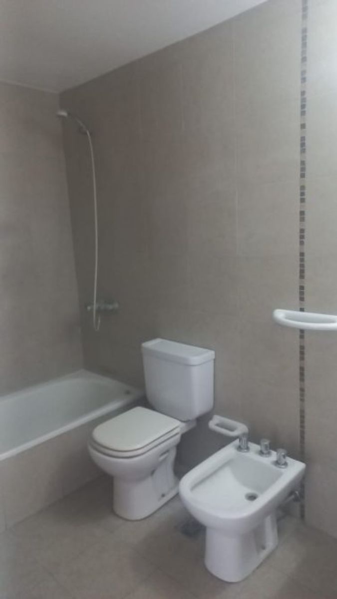 VENTA DE DEPARTAMENTO 2 AMBIENTES EN PLENO CENTRO DE MONTE GRANDE - APTO A CREDITO HIPOTECARIO - 9