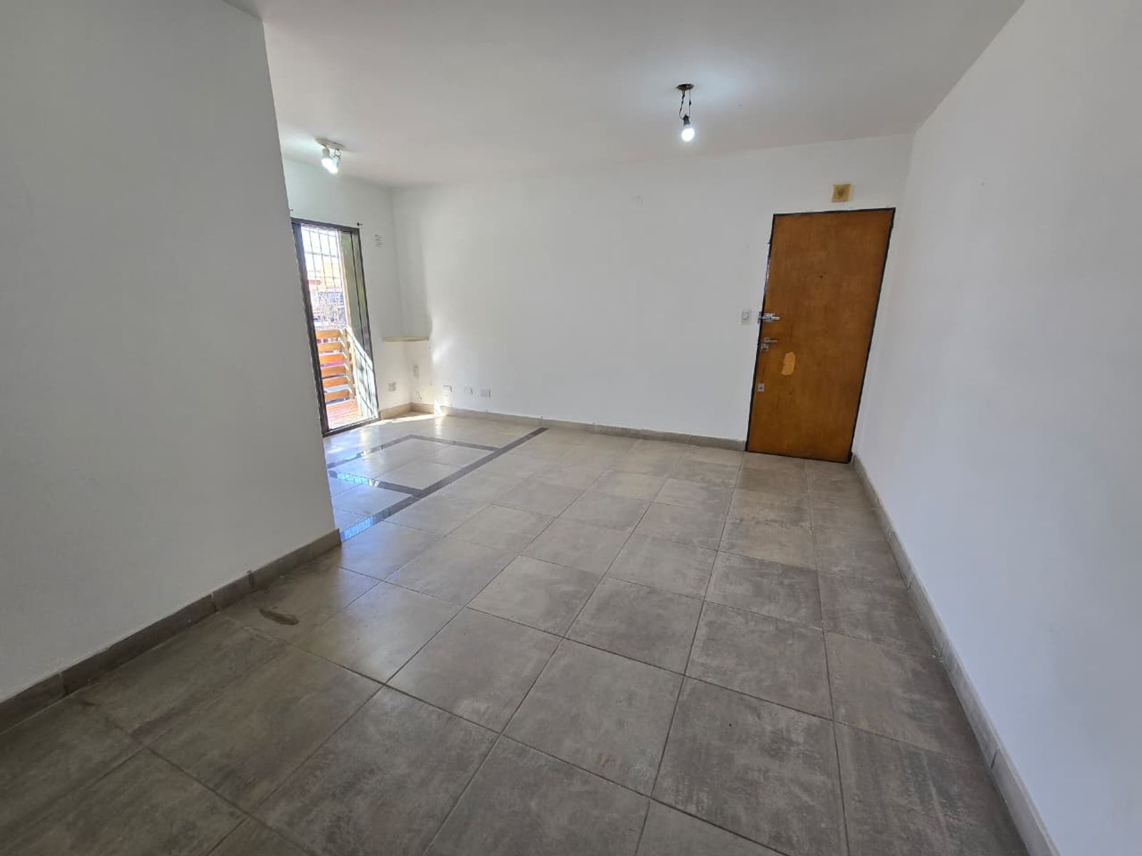 ALQUILER DE EXCELENTE DEPARTAMENTO 3 AMBIENTES SOBRE AVENIDA - BARRIO COCA COLA - MONTE GRANDE - 9
