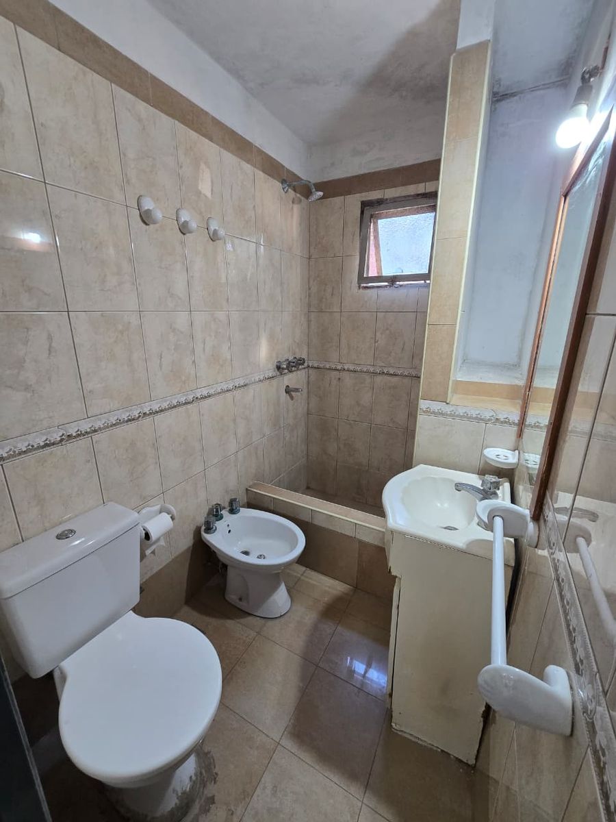 ALQUILER DE EXCELENTE DEPARTAMENTO 3 AMBIENTES SOBRE AVENIDA - BARRIO COCA COLA - MONTE GRANDE - 10