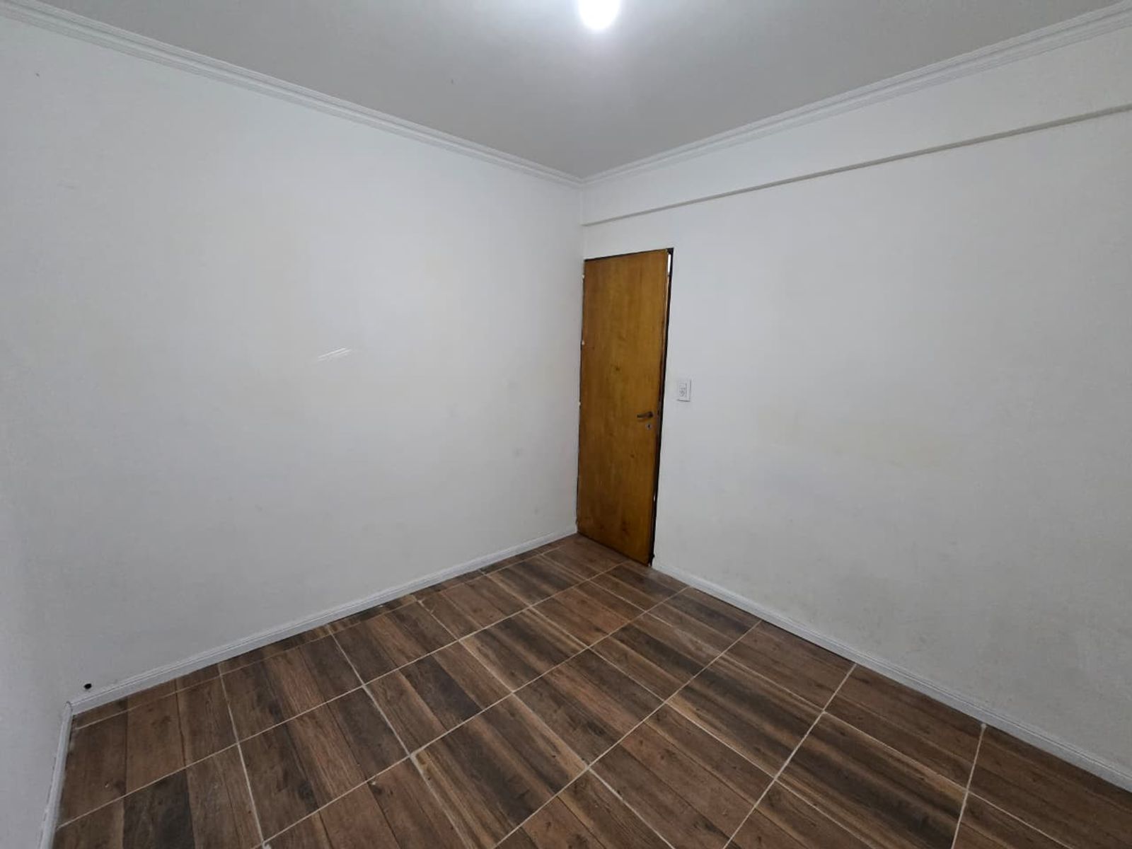 ALQUILER DE EXCELENTE DEPARTAMENTO 3 AMBIENTES SOBRE AVENIDA - BARRIO COCA COLA - MONTE GRANDE - 12