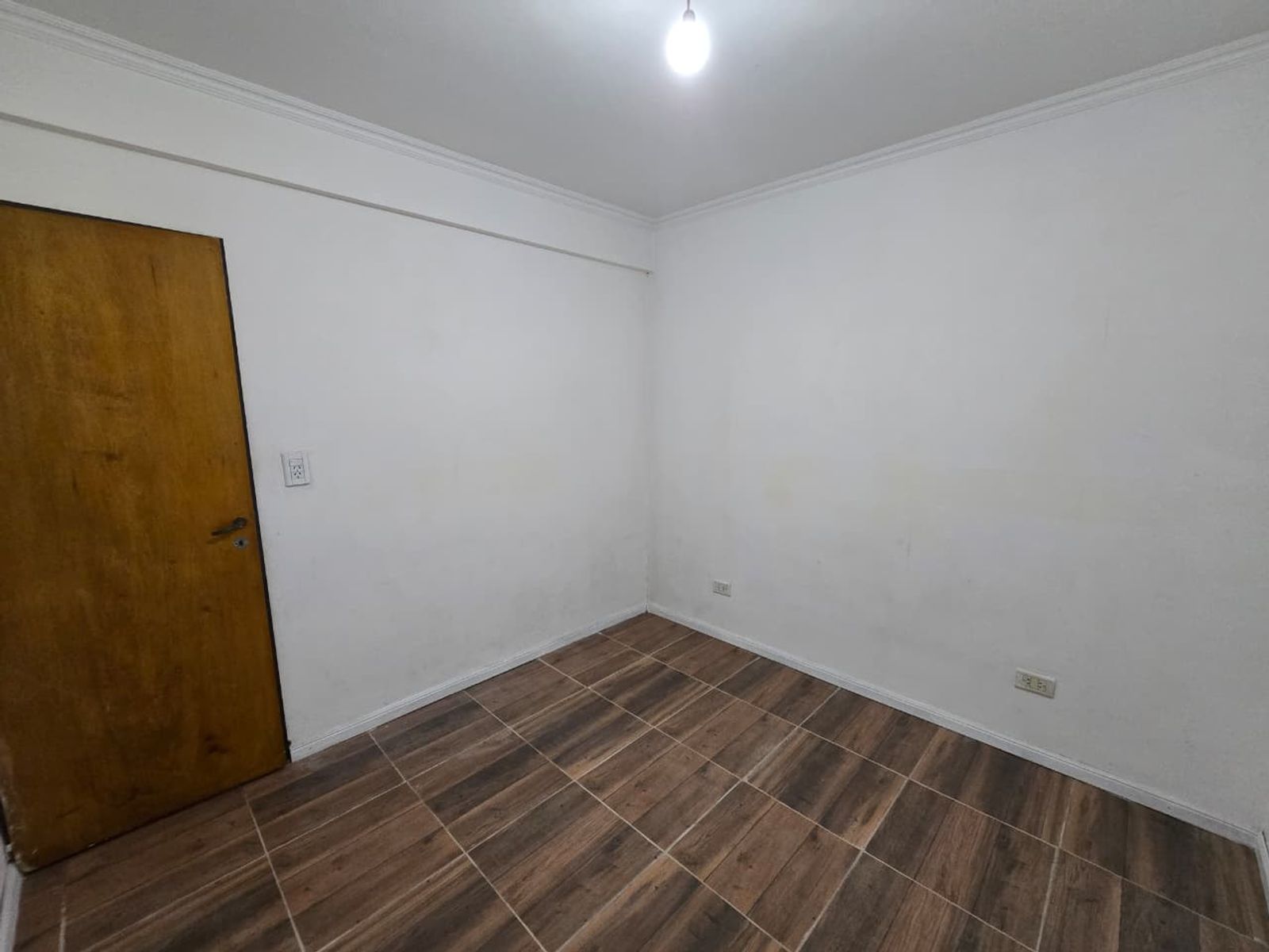 ALQUILER DE EXCELENTE DEPARTAMENTO 3 AMBIENTES SOBRE AVENIDA - BARRIO COCA COLA - MONTE GRANDE - 13