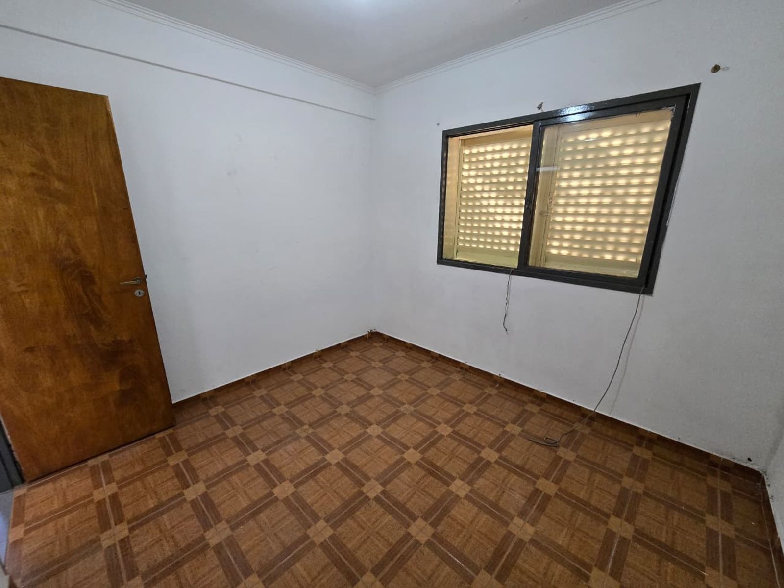 ALQUILER DE EXCELENTE DEPARTAMENTO 3 AMBIENTES SOBRE AVENIDA - BARRIO COCA COLA - MONTE GRANDE - 17