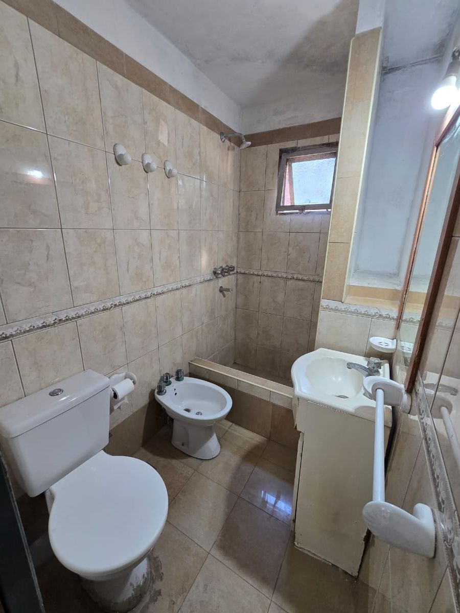 ALQUILER DE EXCELENTE DEPARTAMENTO 3 AMBIENTES SOBRE AVENIDA - BARRIO COCA COLA - MONTE GRANDE - 20