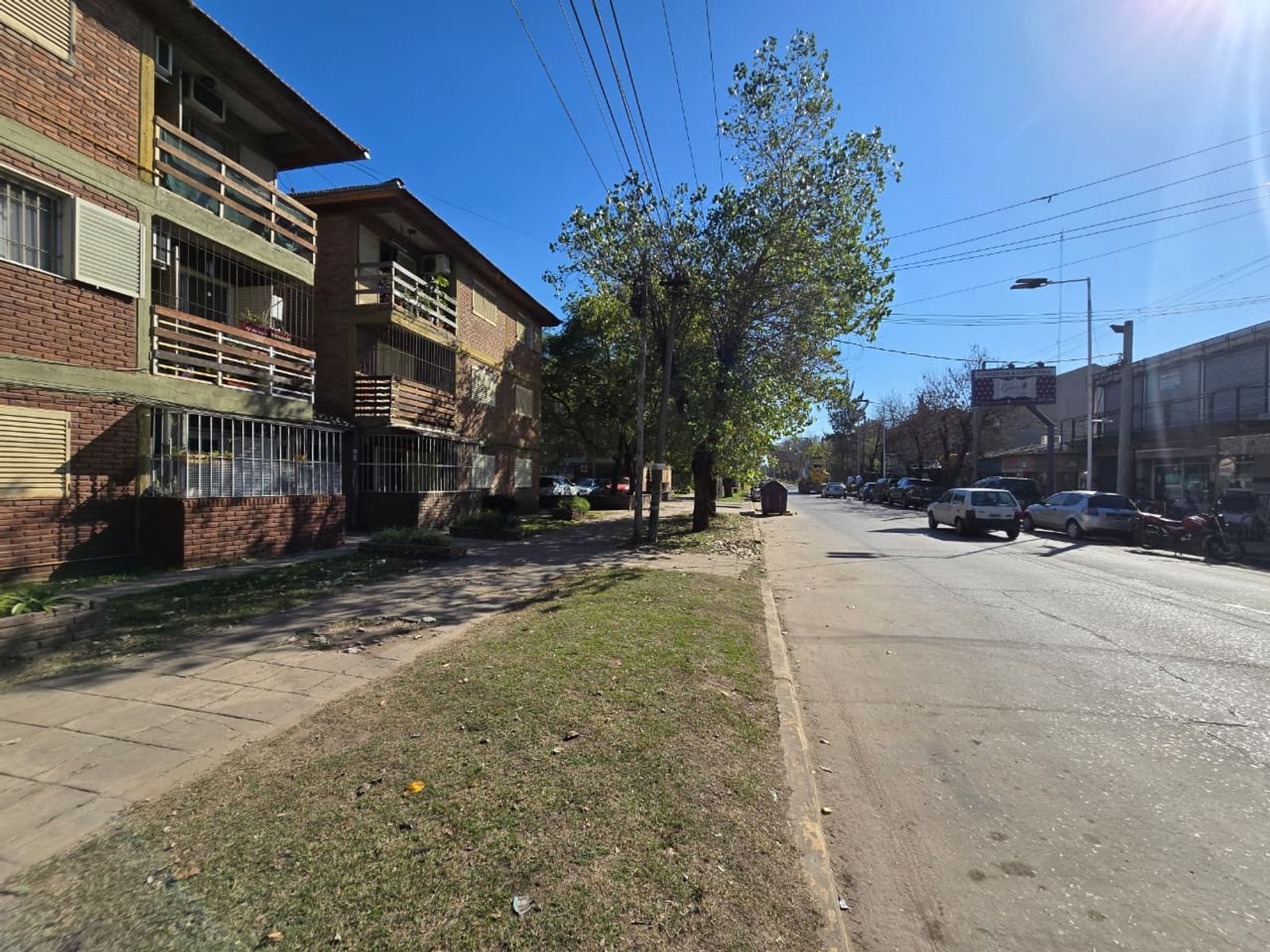 ALQUILER DE EXCELENTE DEPARTAMENTO 3 AMBIENTES SOBRE AVENIDA - BARRIO COCA COLA - MONTE GRANDE - 26