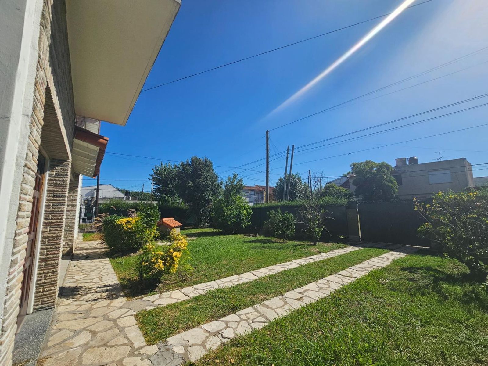 VENTA DE CASA 3 AMBIENTES SOBRE 4 LOTES EN MONTE GRANDE - CON PILETA - 4