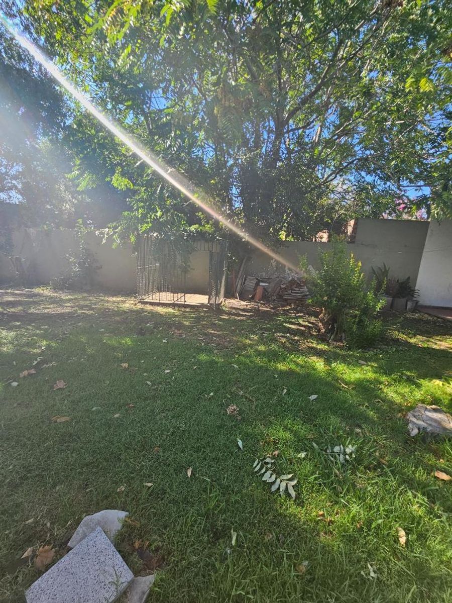 VENTA DE CASA 3 AMBIENTES SOBRE 4 LOTES EN MONTE GRANDE - CON PILETA - 6