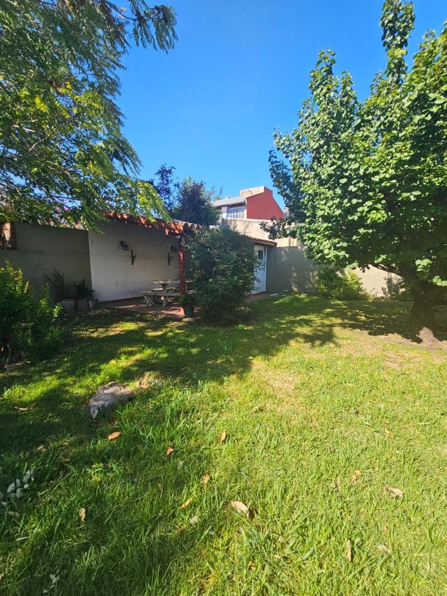 VENTA DE CASA 3 AMBIENTES SOBRE 4 LOTES EN MONTE GRANDE - CON PILETA - 9