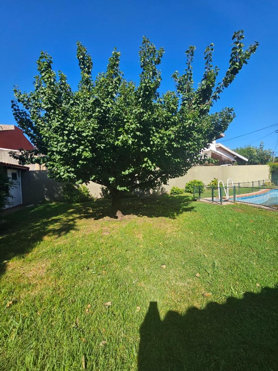 VENTA DE CASA 3 AMBIENTES SOBRE 4 LOTES EN MONTE GRANDE - CON PILETA - 11