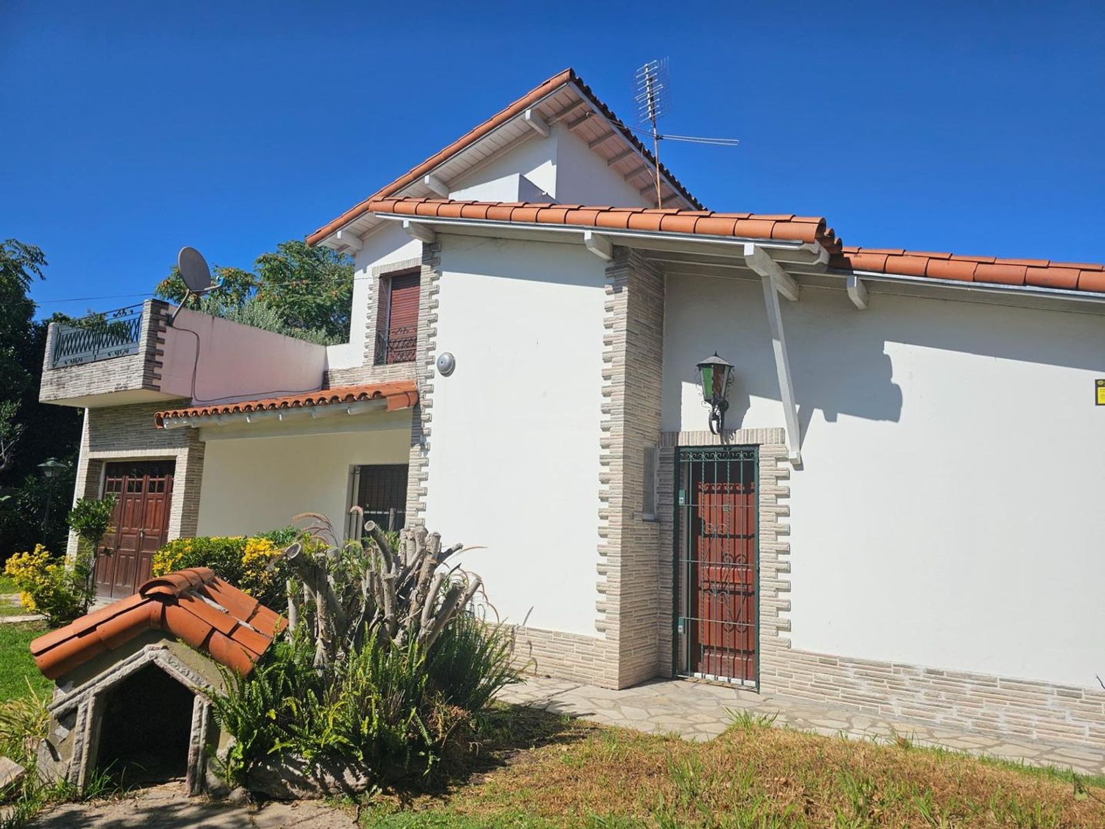VENTA DE CASA 3 AMBIENTES SOBRE 4 LOTES EN MONTE GRANDE - CON PILETA - 14