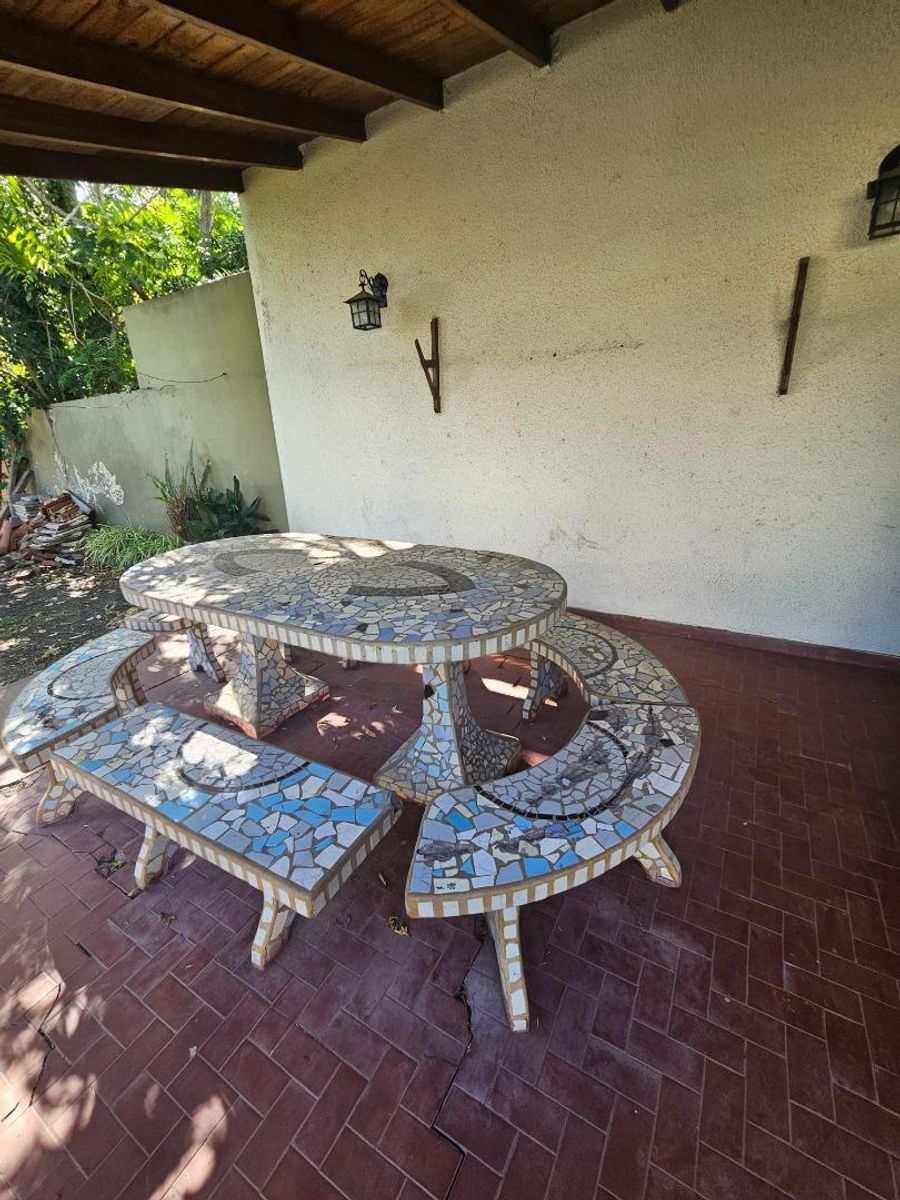 VENTA DE CASA 3 AMBIENTES SOBRE 4 LOTES EN MONTE GRANDE - CON PILETA - 16