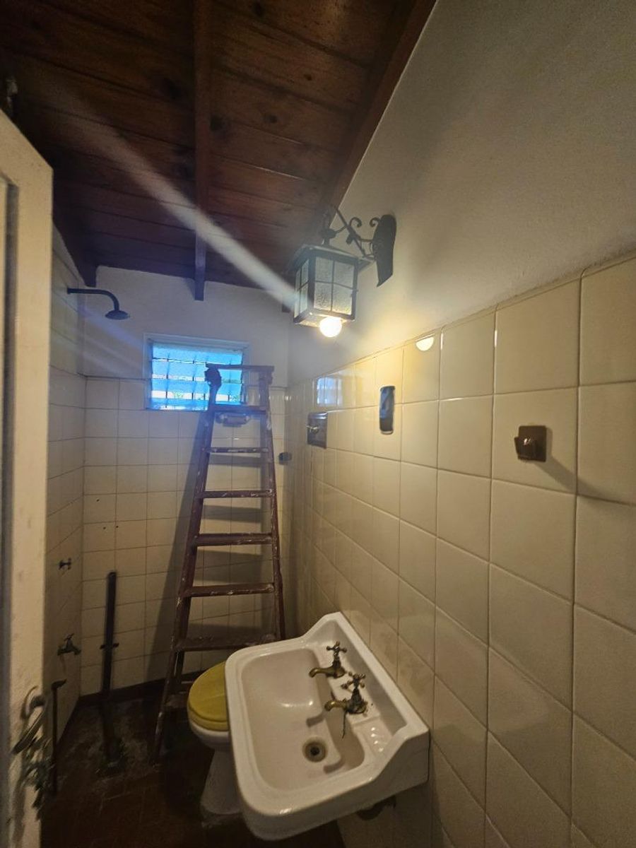 VENTA DE CASA 3 AMBIENTES SOBRE 4 LOTES EN MONTE GRANDE - CON PILETA - 19