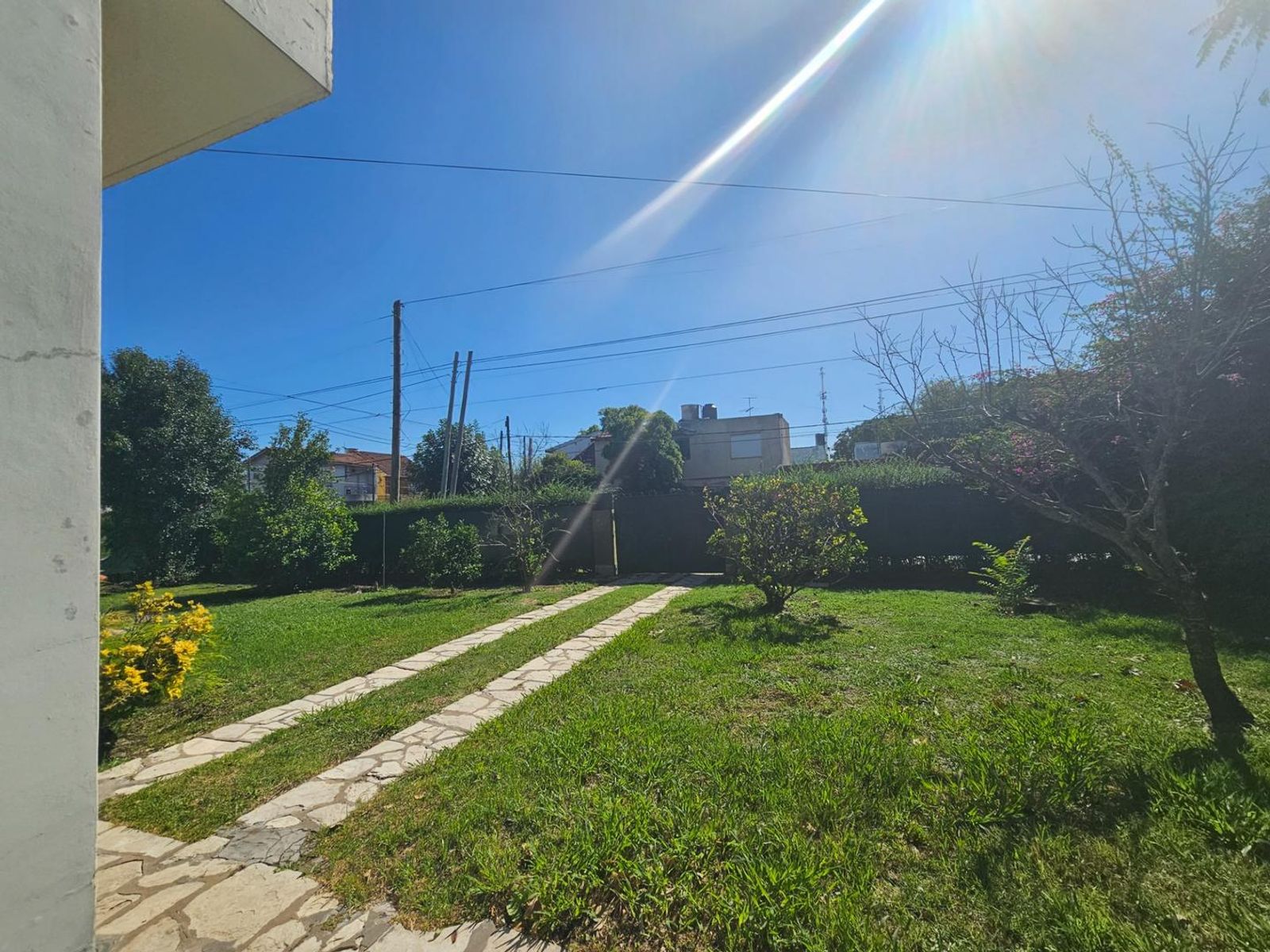 VENTA DE CASA 3 AMBIENTES SOBRE 4 LOTES EN MONTE GRANDE - CON PILETA - 21