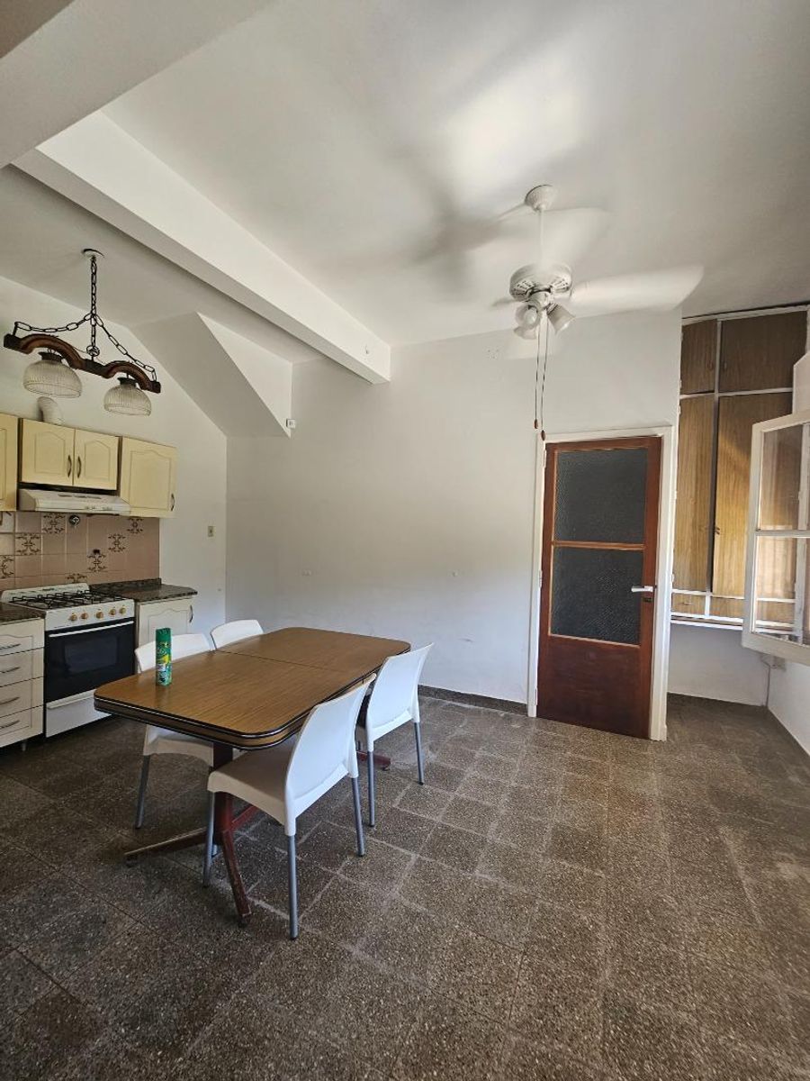 VENTA DE CASA 3 AMBIENTES SOBRE 4 LOTES EN MONTE GRANDE - CON PILETA - 32