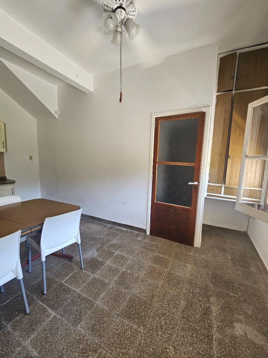 VENTA DE CASA 3 AMBIENTES SOBRE 4 LOTES EN MONTE GRANDE - CON PILETA - 34