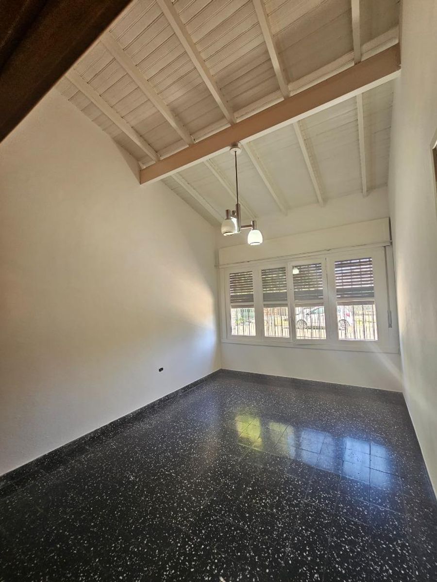 VENTA DE CASA 3 AMBIENTES SOBRE 4 LOTES EN MONTE GRANDE - CON PILETA - 36