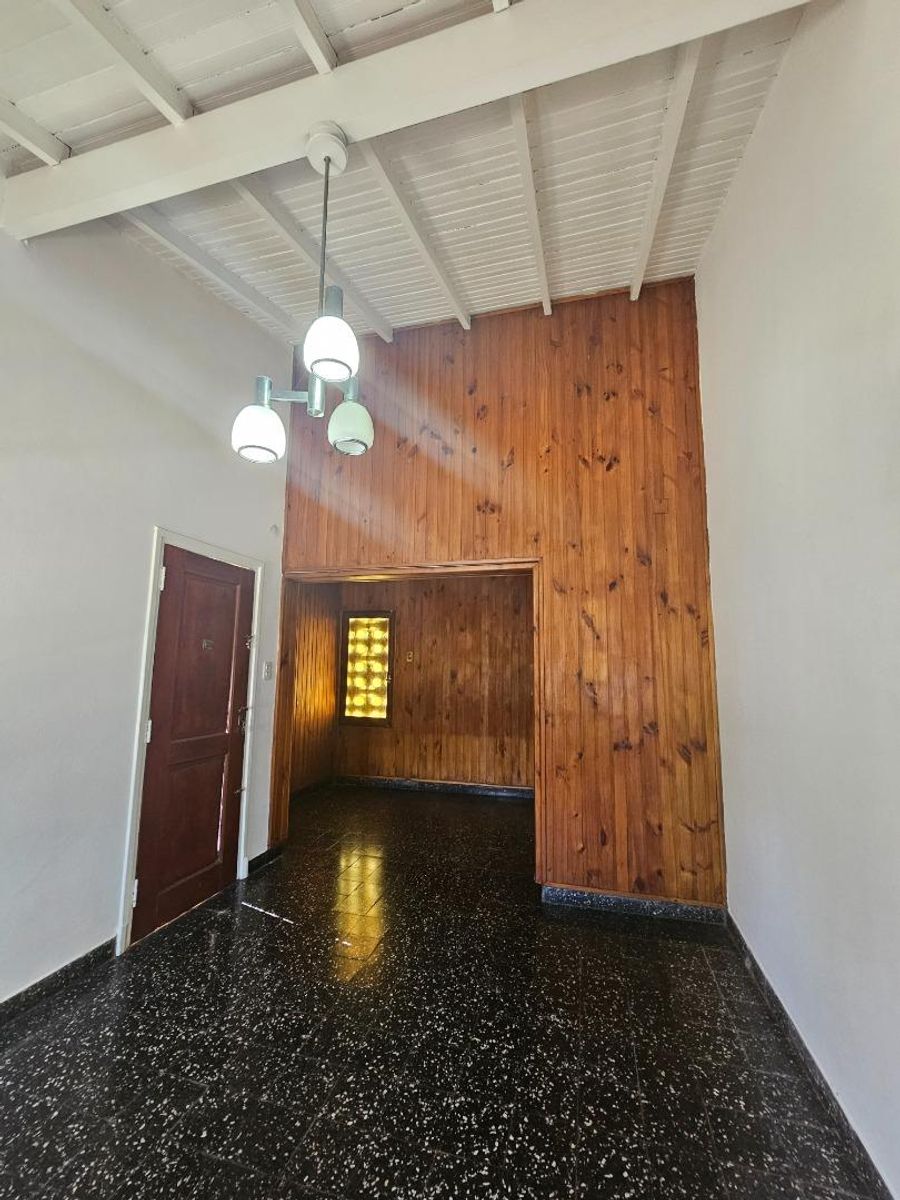 VENTA DE CASA 3 AMBIENTES SOBRE 4 LOTES EN MONTE GRANDE - CON PILETA - 37