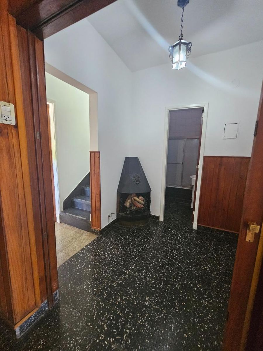VENTA DE CASA 3 AMBIENTES SOBRE 4 LOTES EN MONTE GRANDE - CON PILETA - 38