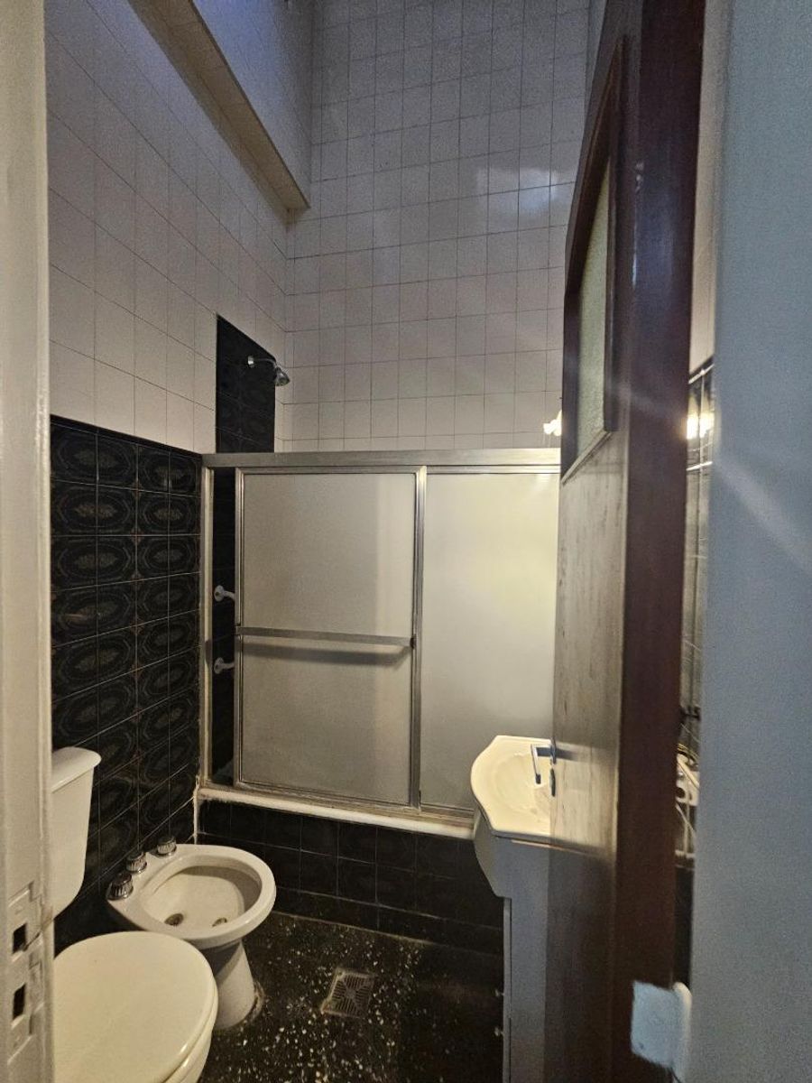 VENTA DE CASA 3 AMBIENTES SOBRE 4 LOTES EN MONTE GRANDE - CON PILETA - 39
