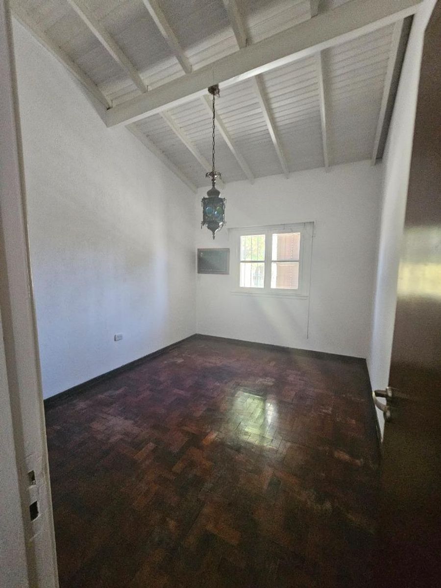 VENTA DE CASA 3 AMBIENTES SOBRE 4 LOTES EN MONTE GRANDE - CON PILETA - 40